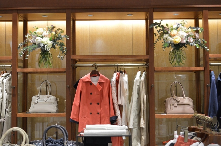 ＴＯＭＯＲＲＯＷＬＡＮＤ博多店